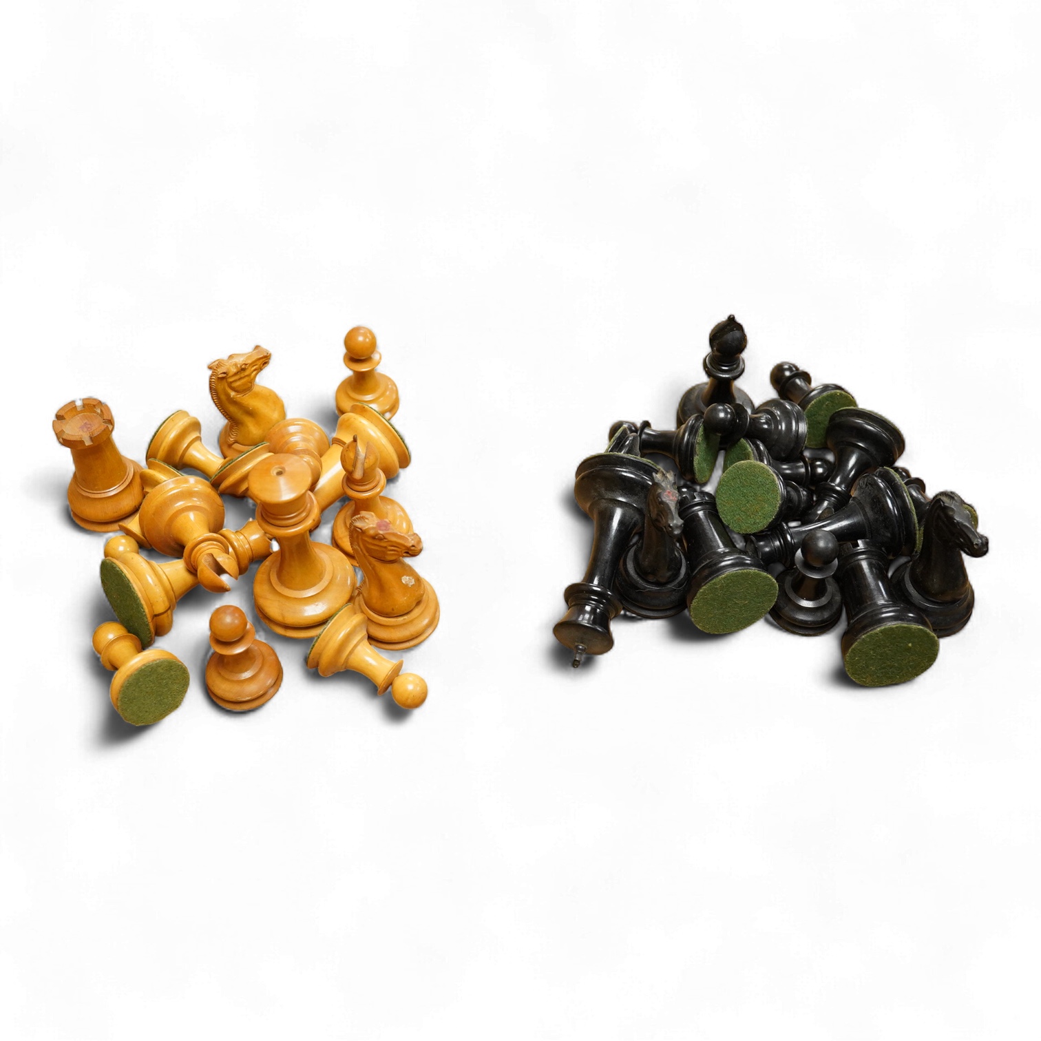 A Jaques Staunton pattern boxwood and ebony chess set, largest piece 8.5cm high